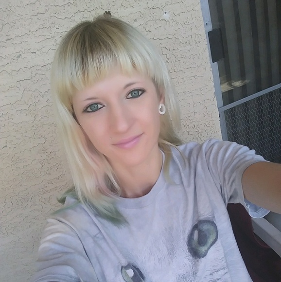 Meet your Posher, Chloe - Picture 1 of 1